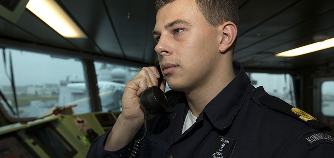 Militair belt op een schip