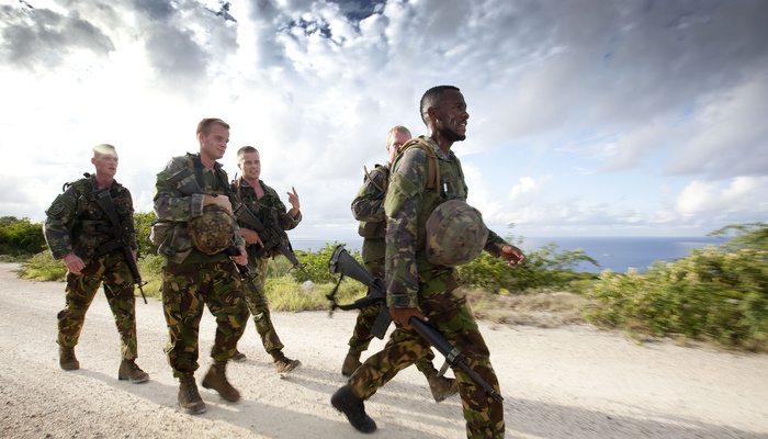 Militairen patrouilleren